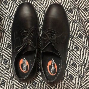 Black dress shoes